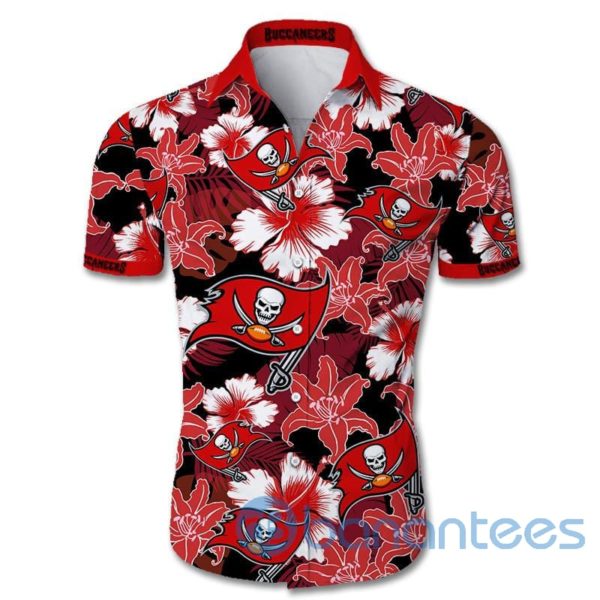 Tampa Bay Buccaneers Tropical Flowers Short Sleeves Hawaiian Shirt Product Photo